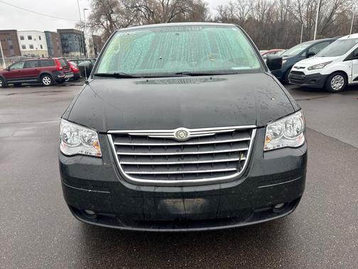 2010 Chrysler Town & Country Touring