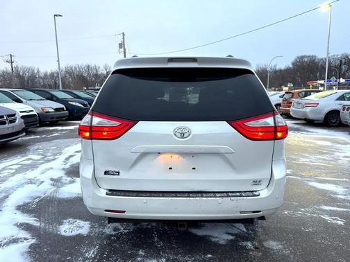 2017 Toyota Sienna Limited Premium