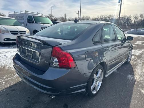 2009 Volvo S40 4dr Sdn 2.5T R-Design FWD