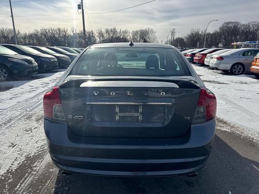 2009 Volvo S40 4dr Sdn 2.5T R-Design FWD