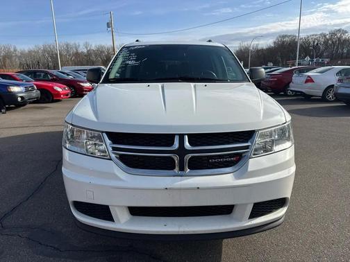 White 2018 Dodge Journey SE