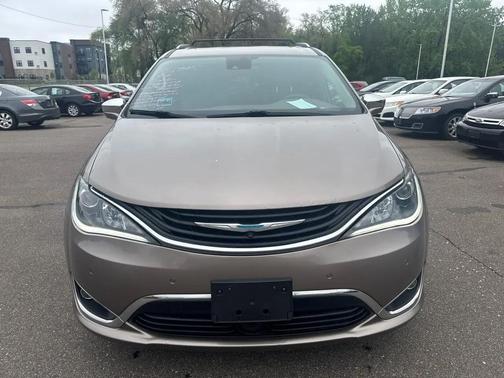 Gray 2018 Chrysler Pacifica Hybrid Limited