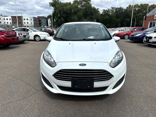 2015 Ford Fiesta 4dr Sdn SE