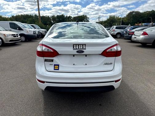2015 Ford Fiesta 4dr Sdn SE