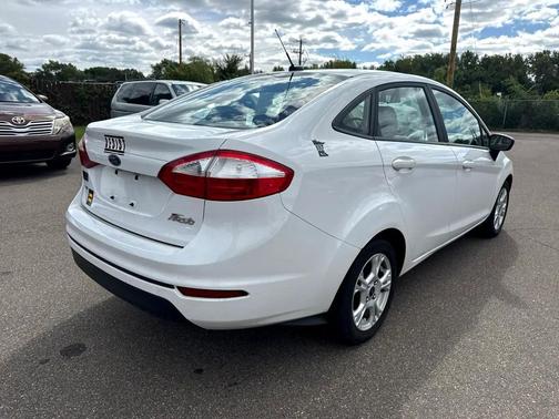 2015 Ford Fiesta 4dr Sdn SE