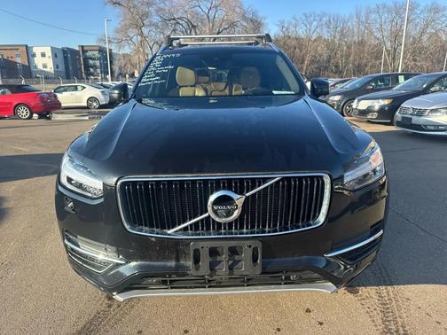 2019 Volvo XC90 T6 Momentum