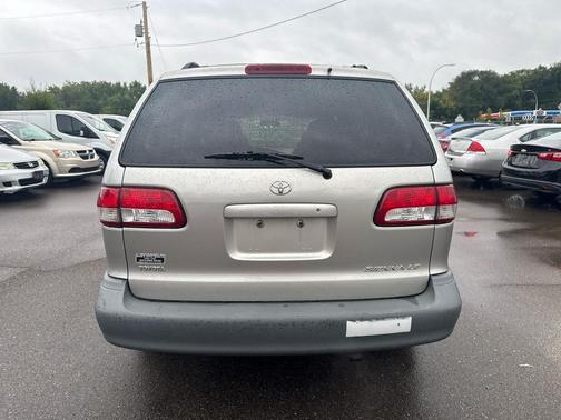 2001 Toyota Sienna XLE
