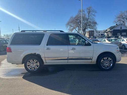 2007 Lincoln Navigator Base