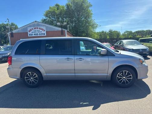 Silver 2015 Dodge Grand Caravan SXT
