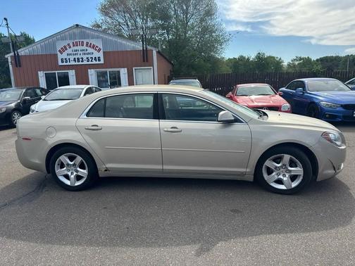 Gold 2009 Chevrolet Malibu LT