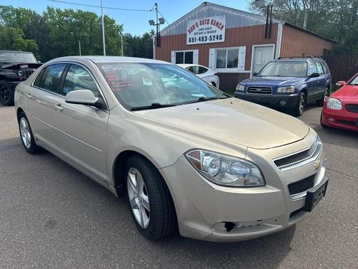 Gold 2009 Chevrolet Malibu LT