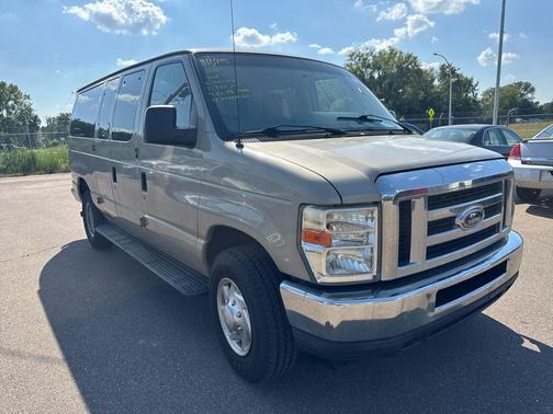 2013 Ford E350 Super Duty XLT