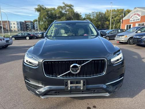 2016 Volvo XC90 T6 Momentum
