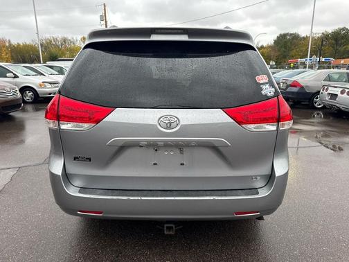 2011 Toyota Sienna LE