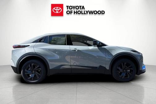 Cement 2026 Toyota C-HR SE