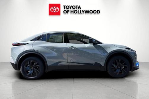 Cement 2026 Toyota C-HR SE