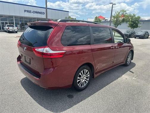 2019 Toyota Sienna XLE