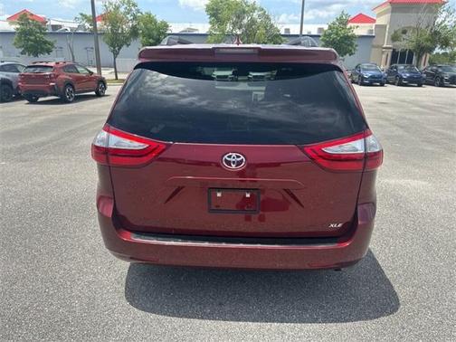 2019 Toyota Sienna XLE