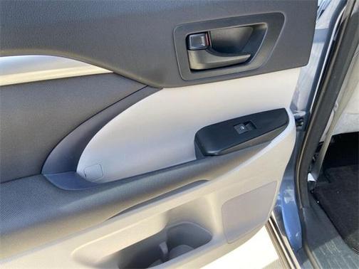 2014 Toyota Highlander LE