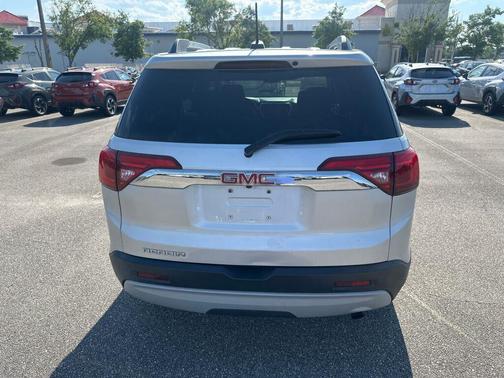 2017 GMC Acadia SLE-2