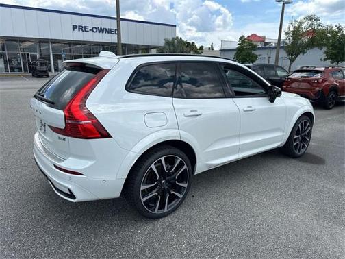 2023 Volvo XC60 B6 Ultimate Dark Theme