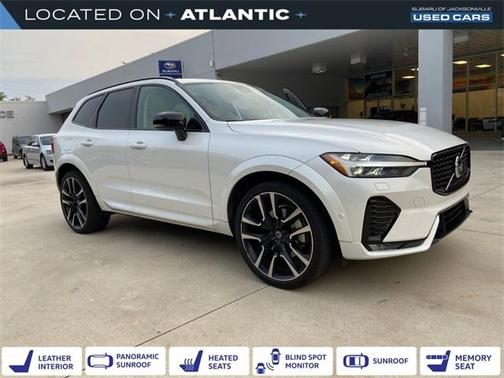 2023 Volvo XC60 B6 Ultimate Dark Theme