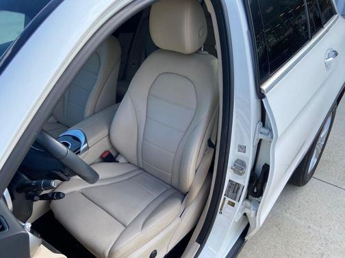 2017 Mercedes-Benz GLC 300 Base