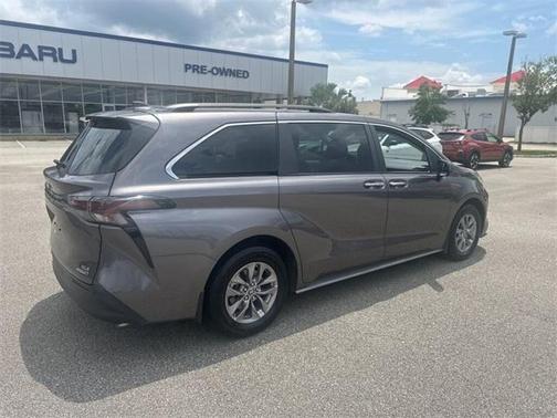 2023 Toyota Sienna XLE