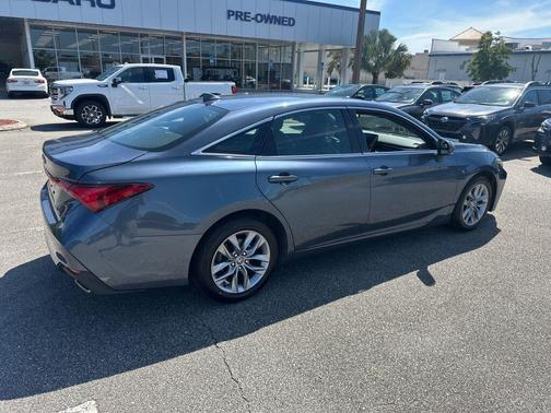 2022 Toyota Avalon XLE