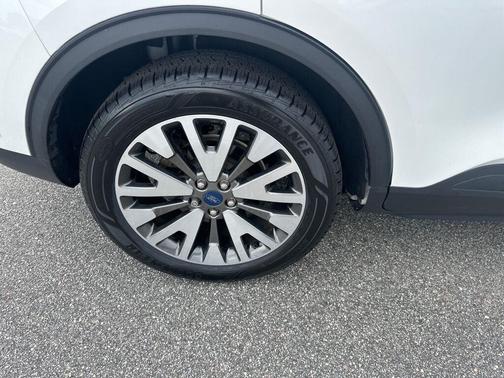 2021 Ford Escape Titanium Hybrid