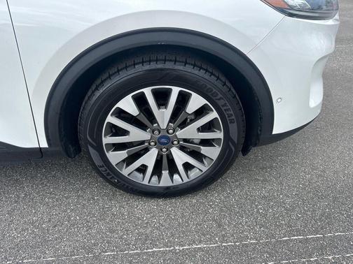 2021 Ford Escape Titanium Hybrid