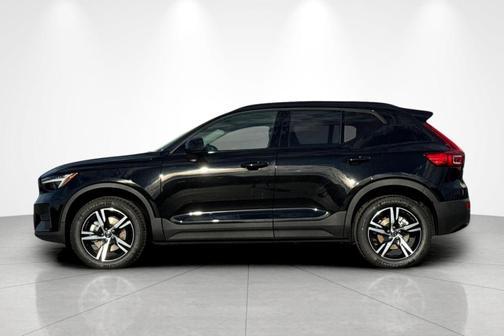 2026 Volvo XC40 B4 Core