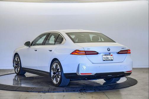 2025 BMW i5 xDrive40