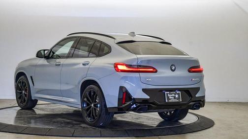 2023 BMW X4 M40i