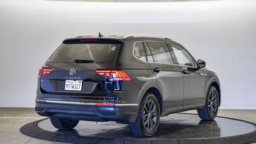 Deep Black Pearl 2024 Volkswagen Tiguan 2.0T SE 4MOTION