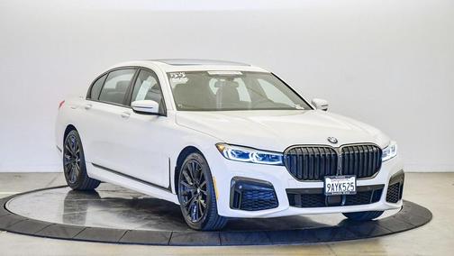 2022 BMW 740 i
