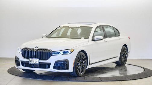 2022 BMW 740 i