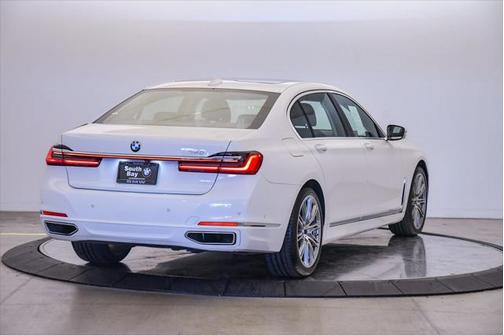 2021 BMW 740 740i