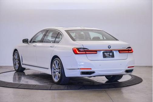 2021 BMW 740 740i