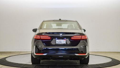 2025 BMW i5 xDrive40