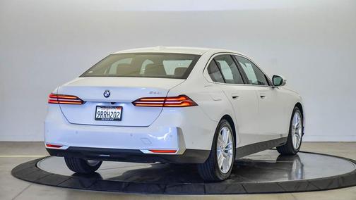 2025 BMW 530 i