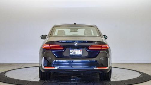 2025 BMW 530 530i