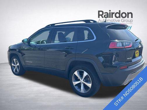 Diamond Black Crystal Pearlcoat 2022 Jeep Cherokee Limited