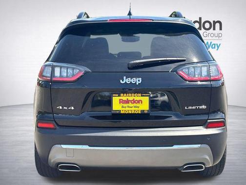 Diamond Black Crystal Pearlcoat 2022 Jeep Cherokee Limited