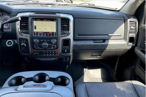 2018 RAM 2500 Laramie Crew Cab 4x4 8' Box