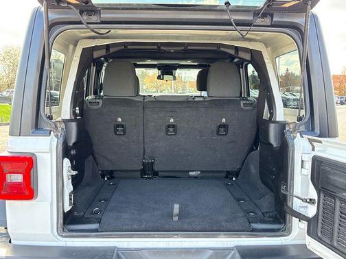 Bright White Clearcoat 2025 Jeep Wrangler Rubicon