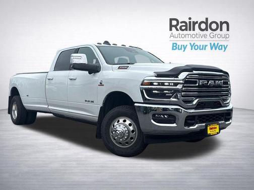 Bright White Clearcoat 2026 RAM 3500 Laramie Crew Cab 4x4 8' Box