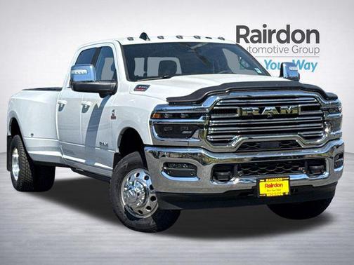 Bright White Clearcoat 2026 RAM 3500 Laramie Crew Cab 4x4 8' Box