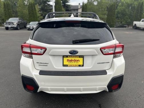 Crystal White Pearl 2018 Subaru Crosstrek 2.0i Premium