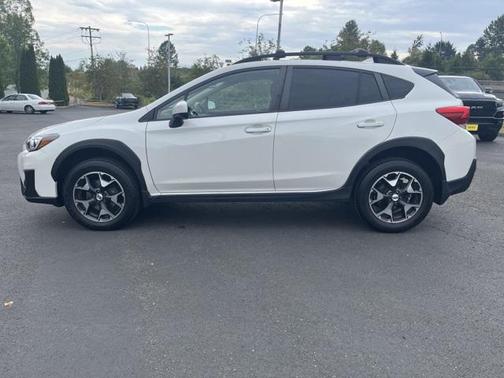 Crystal White Pearl 2018 Subaru Crosstrek 2.0i Premium
